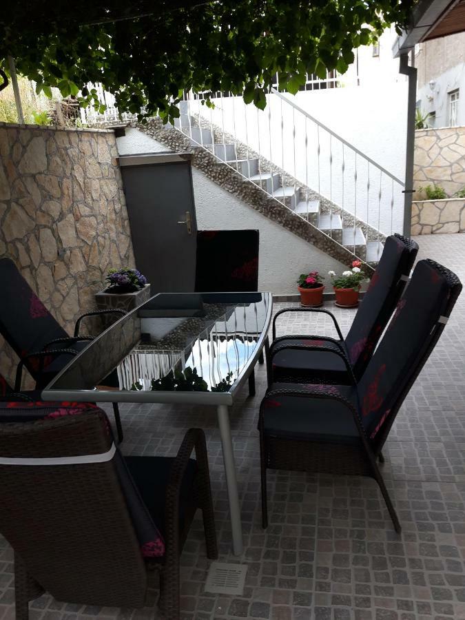 Apartment Stipe Split Exterior photo