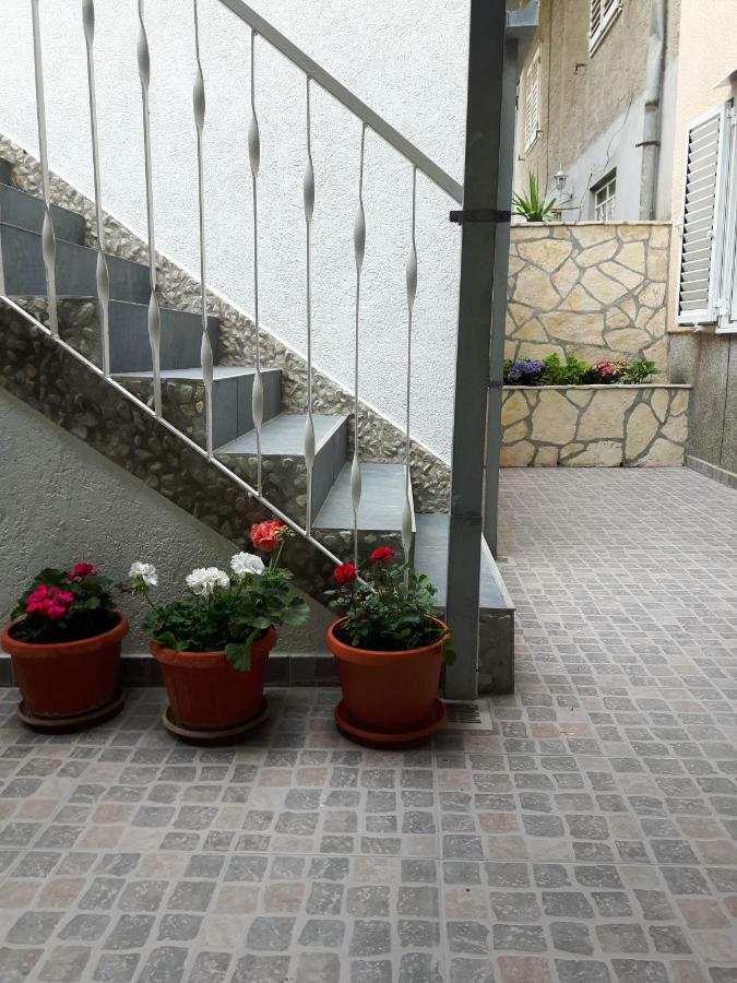 Apartment Stipe Split Exterior photo